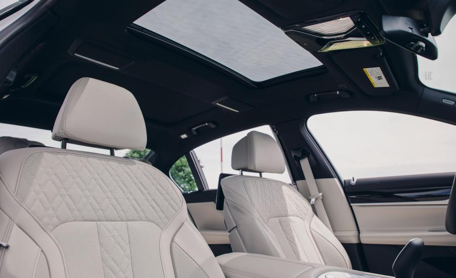 Интерьер BMW 745e xDrive M Sport (G11) 2019 года  (NA) (фото 3 из 32)